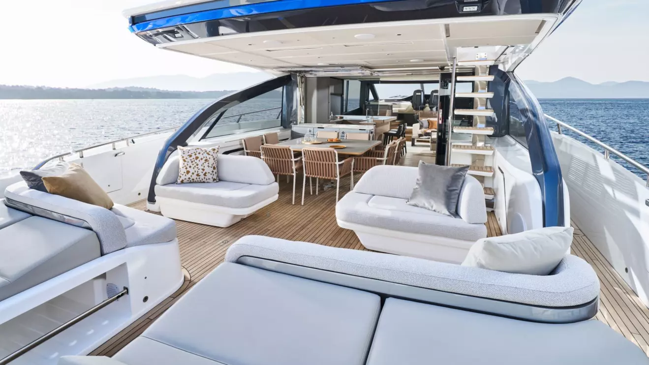 princess s80-cockpit.jpg