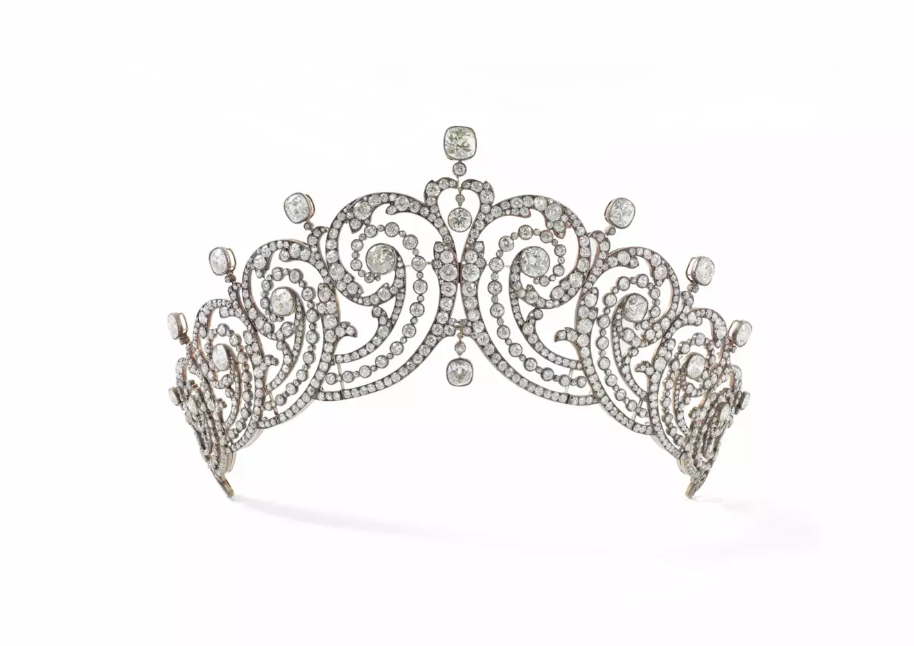 Scroll tiara, Cartier Paris, commissioned forthe Countess of Essex in 1902. Diamonds, silver and gold. Nils Herrmann, Collection Cartier © Cartier