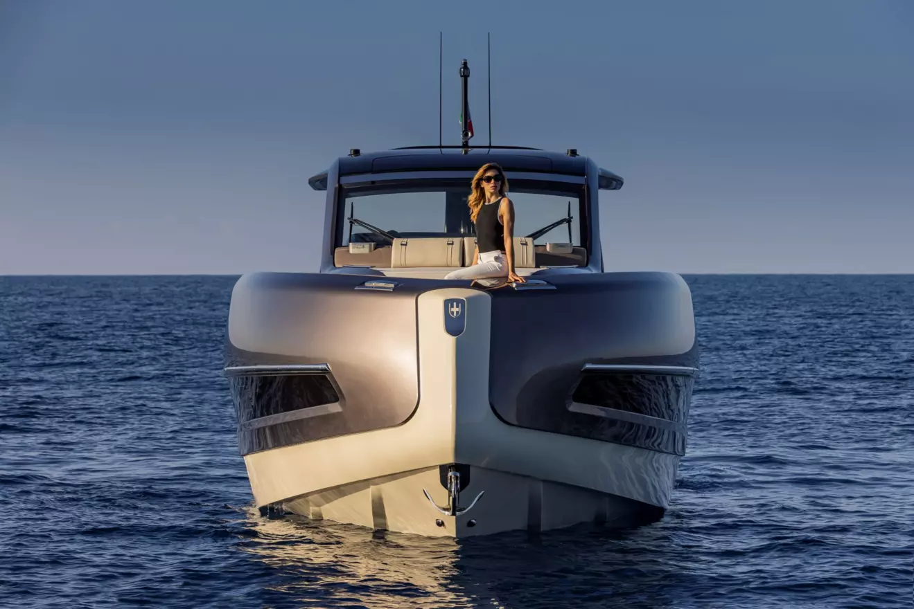 Invictus-TT460-front-view.jpg
