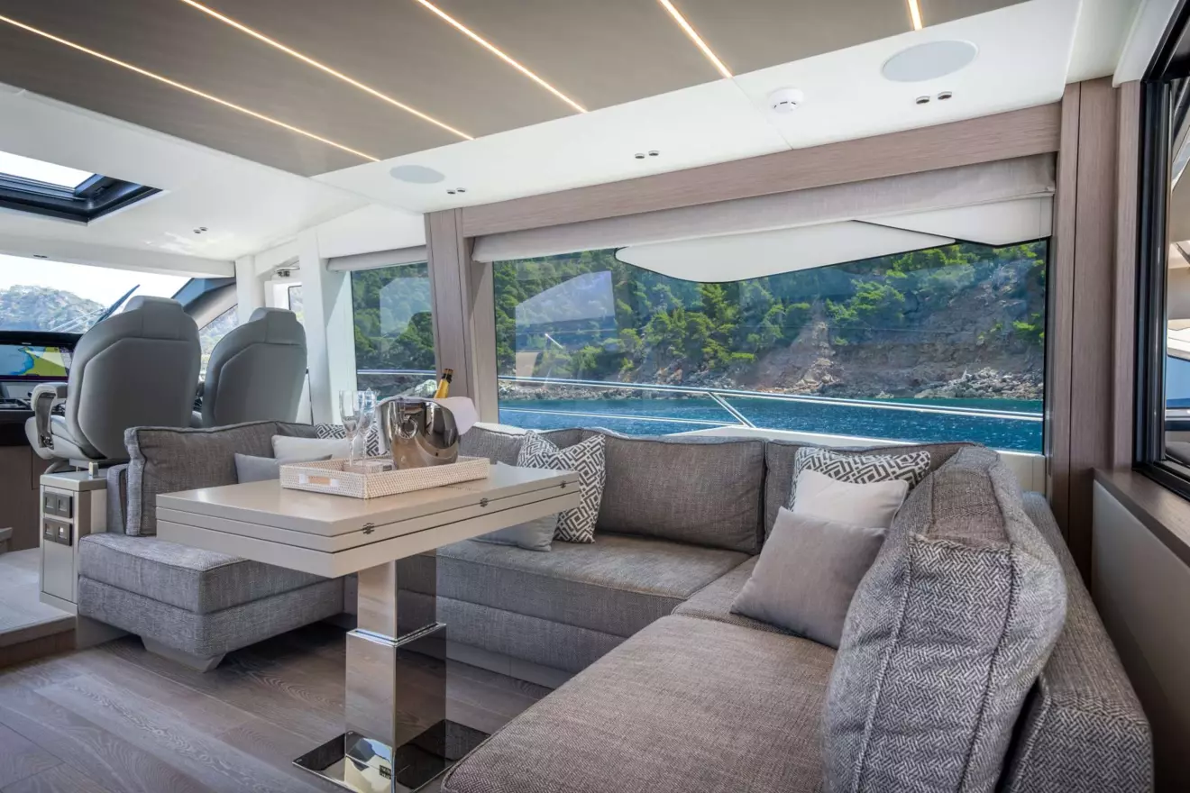 Sunseeker 75 Sport motor Yacht interior