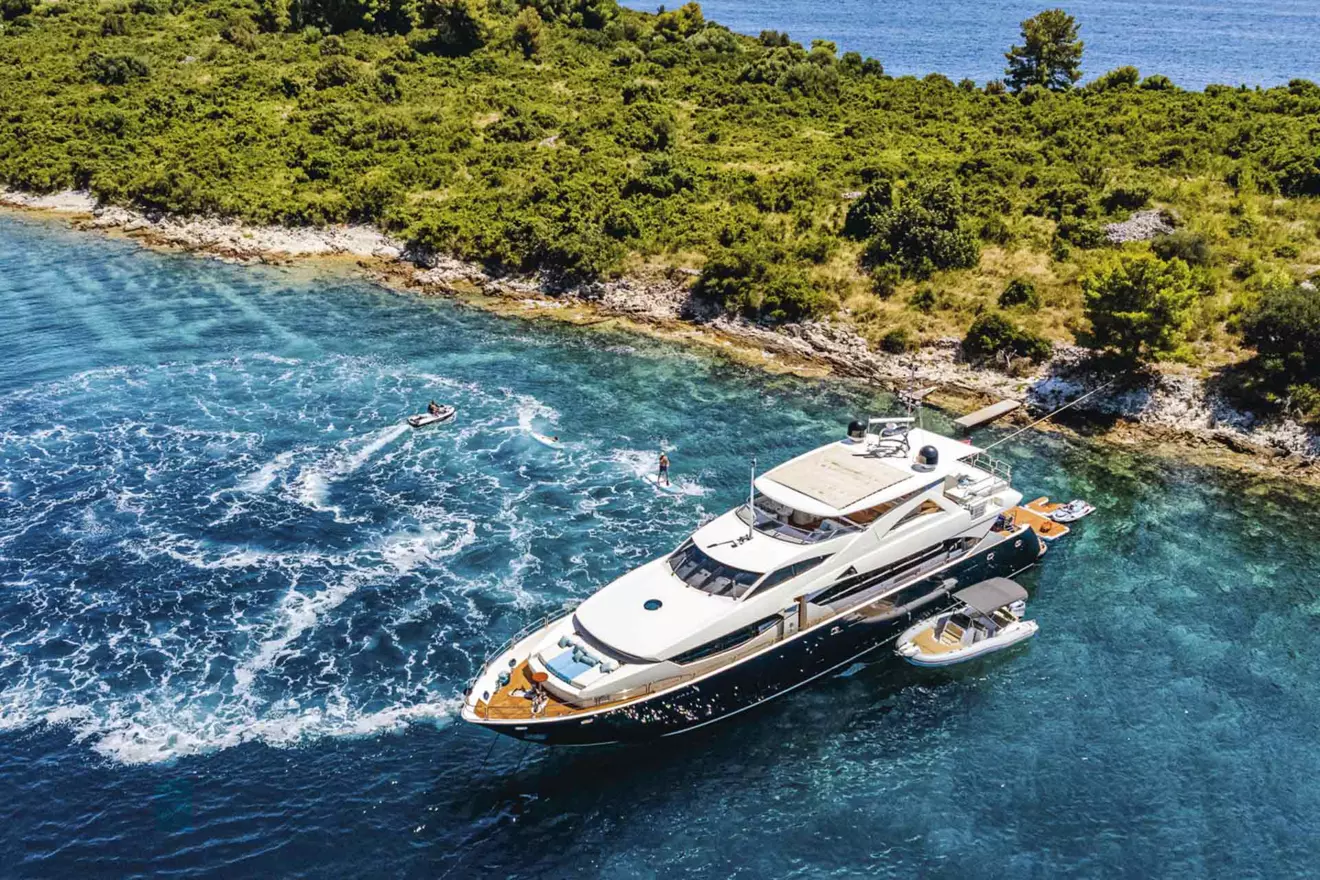 arago-yacht-drvenik.jpg