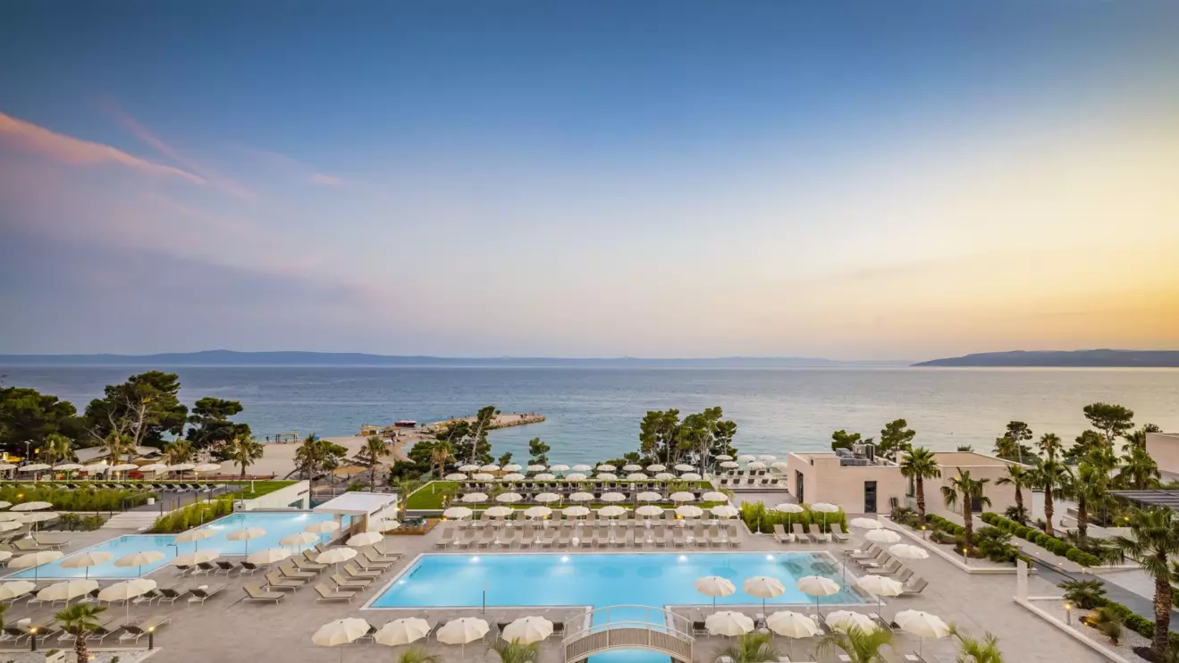 Aminess-Khalani-Hotel-bazen.jpg