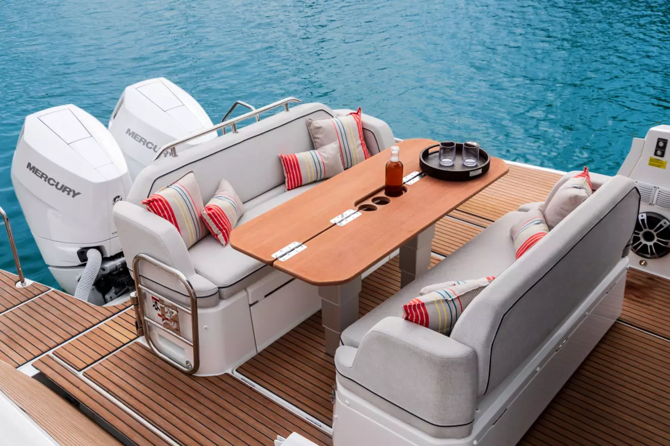Beneteau Gran Turismo 35 stern area