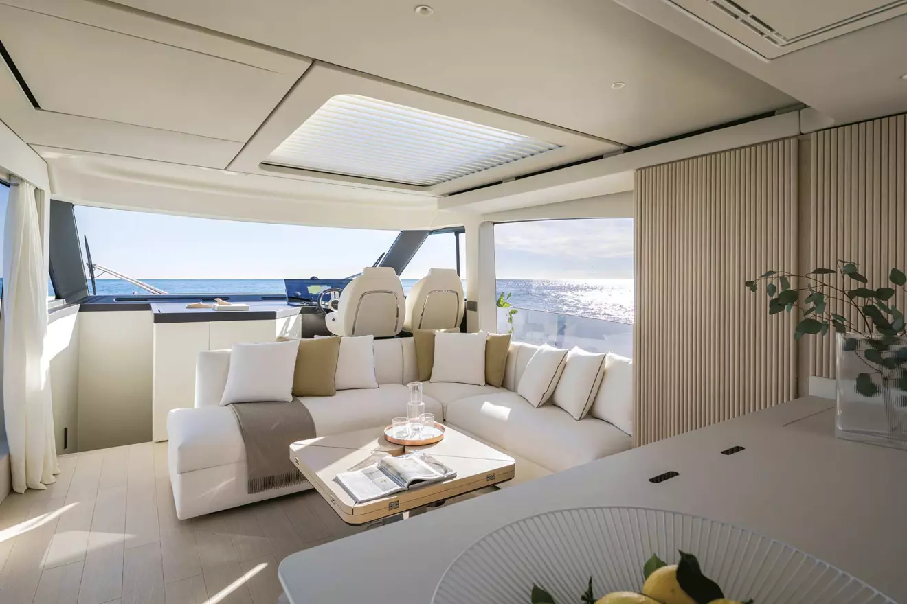 seadeck-6-interior-03.jpg