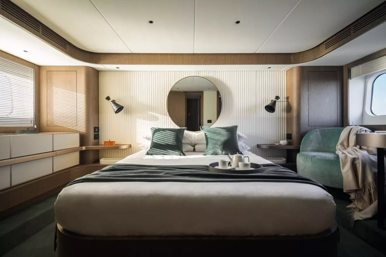 Azimut Magellano 66 interior