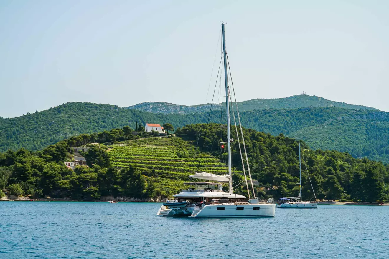 Pelješac catamaran charter