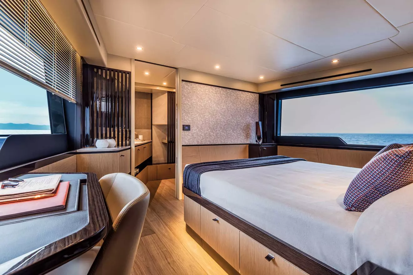 cabin-interior-absolute-56-fly-00.jpg