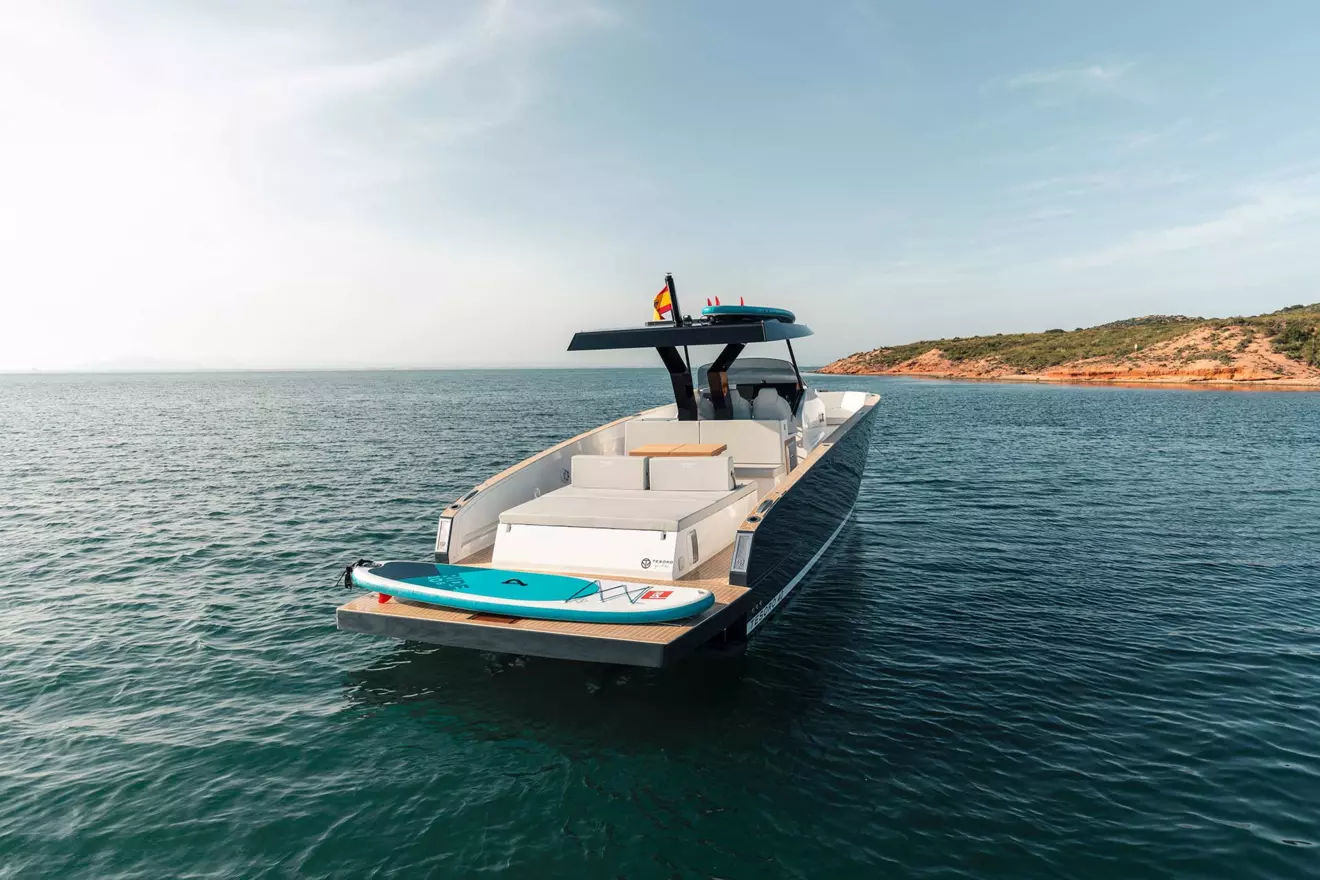 tesoro-yachts-t40-beach-platform-02.jpg