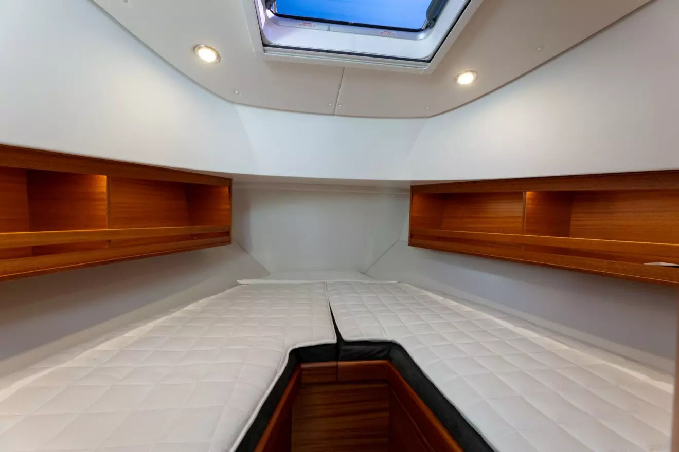 Paragon-31-cabin-lezaj.jpg