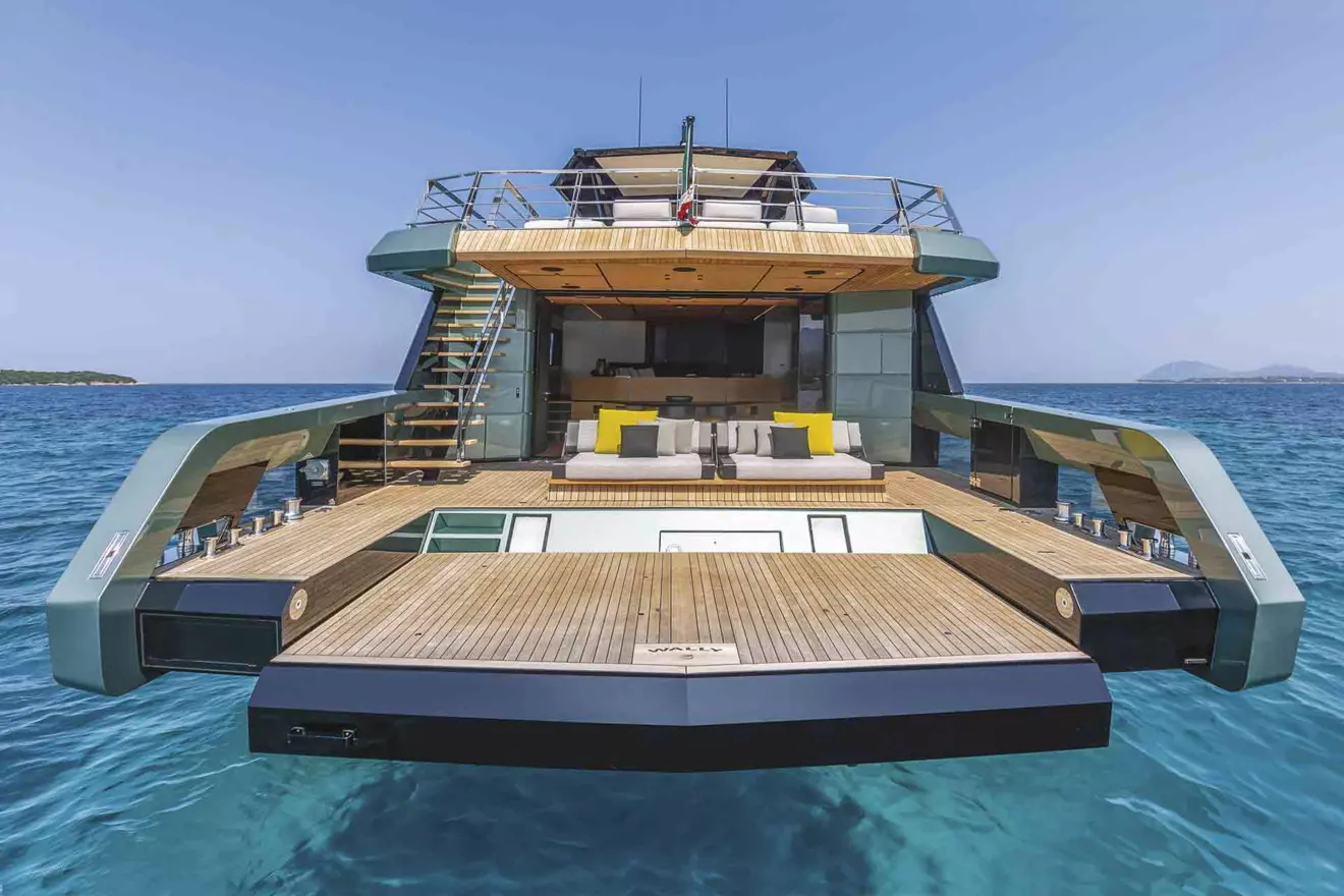 wallywhy150-deck-00.jpg