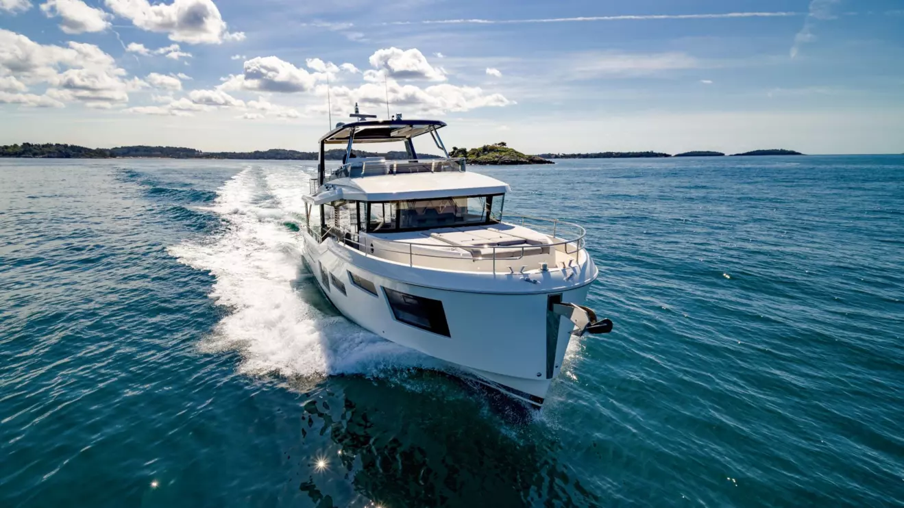 Beneteau Grand Trawler 63-front view.jpg