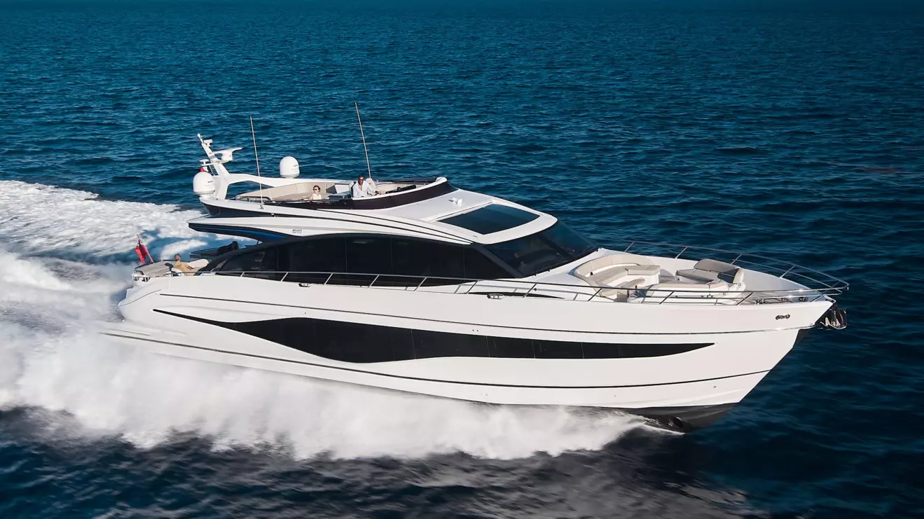 Princess S80 cruising