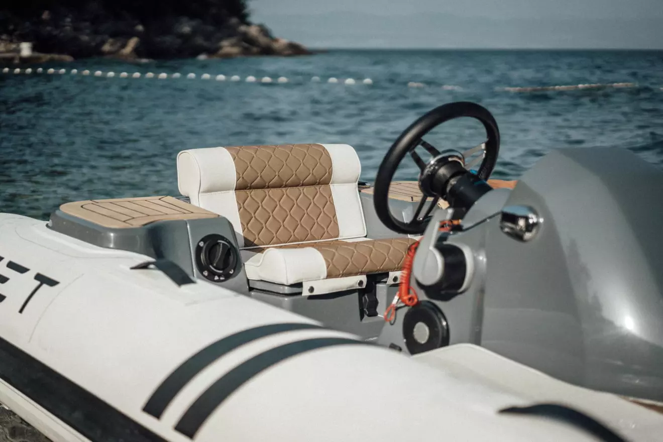 EJET-4x-tender-console.jpg