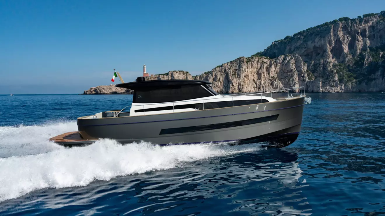 Apreamare Gozzo 48 Cabin-side view.jpg