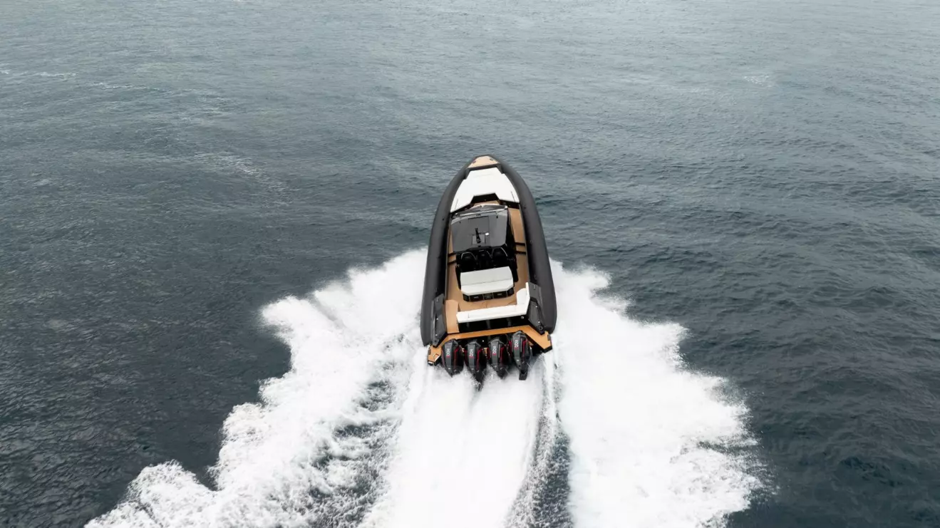 Technohull Alpha 45 - back view running.jpg