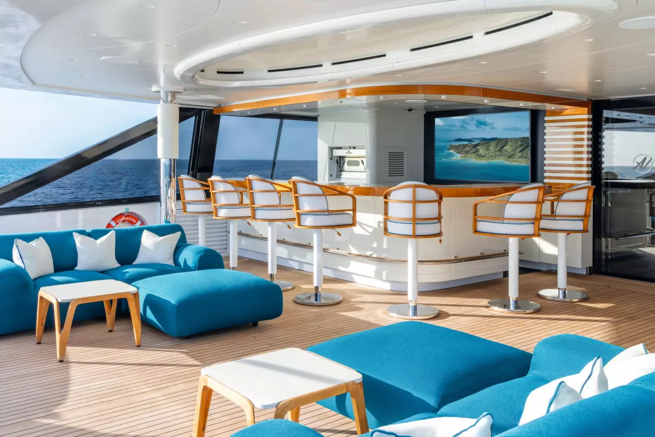 CRN Amor a Vida - aft deck.jpg