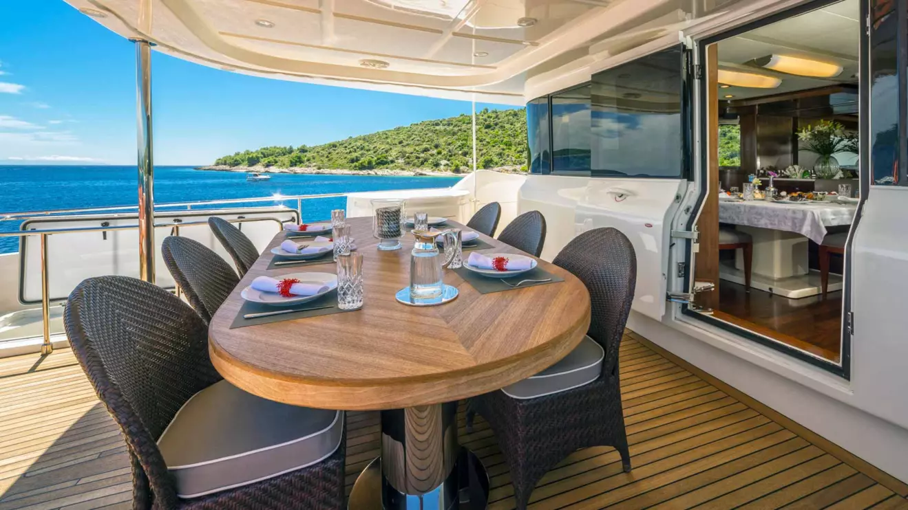 Luxury yacht Ferretti Navetta 33 Seventh Sense upper deck table