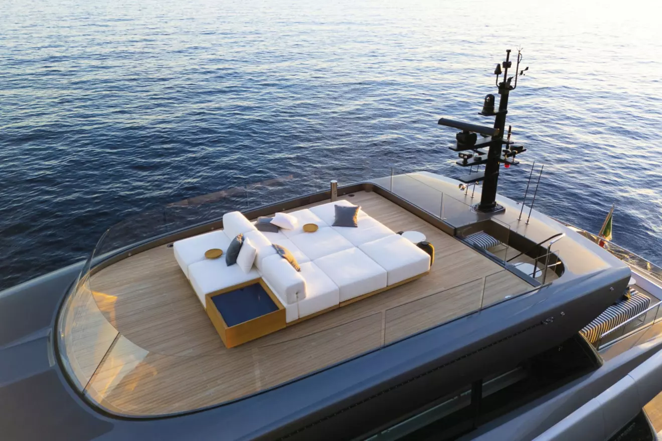 Sanlorenzo SX120 flybridge sun deck