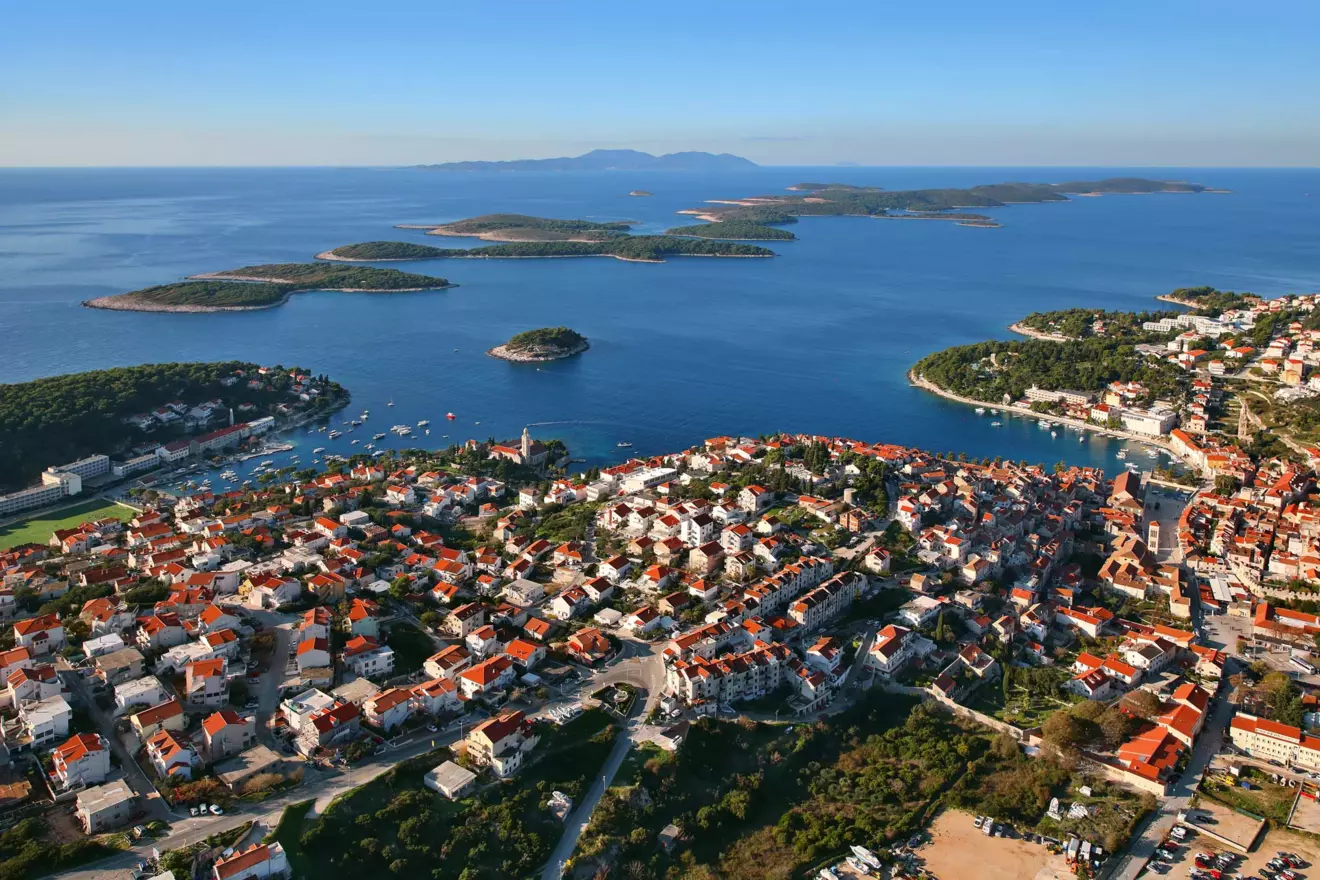 grad-Hvar-pakleni-iz-zraka-00.jpg