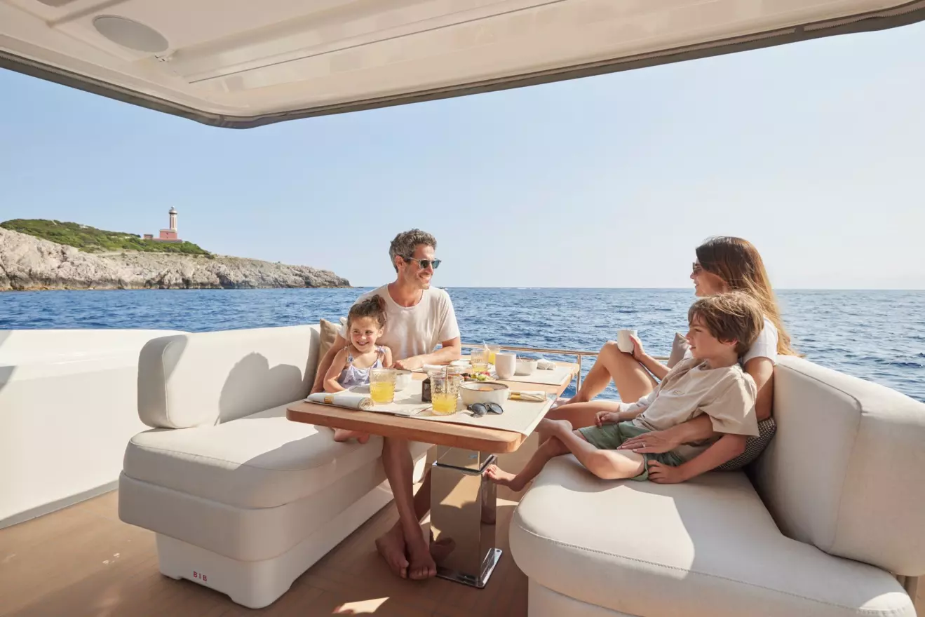 Prestige-Yachts-F4-4.jpg