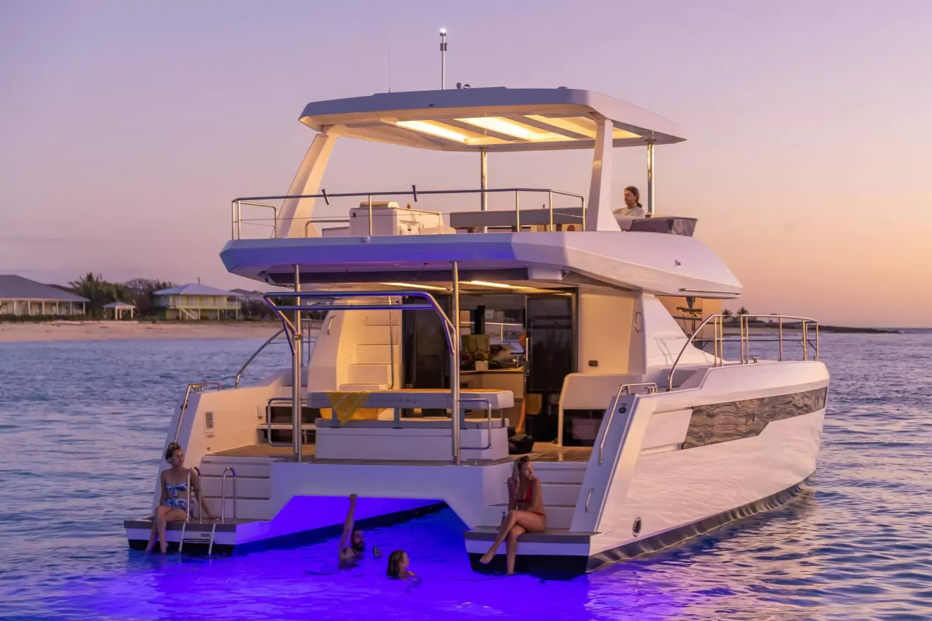 leopard-40-powercatamaran-3.jpg