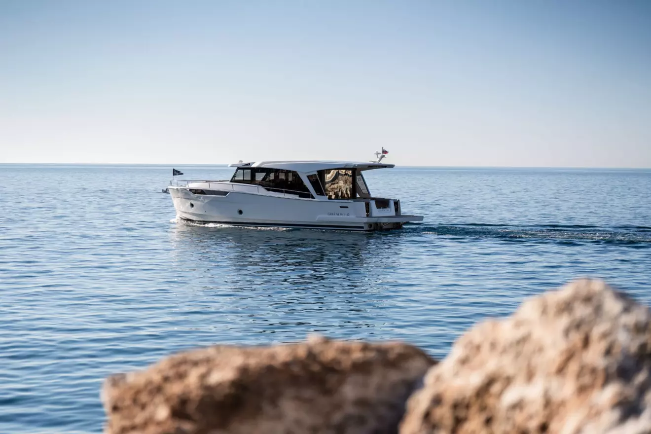 Greenline 42 - side view.jpg