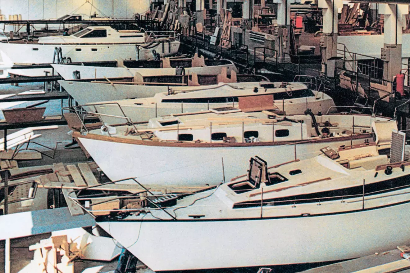 first-ferretti-shipyard-1975-00.jpg