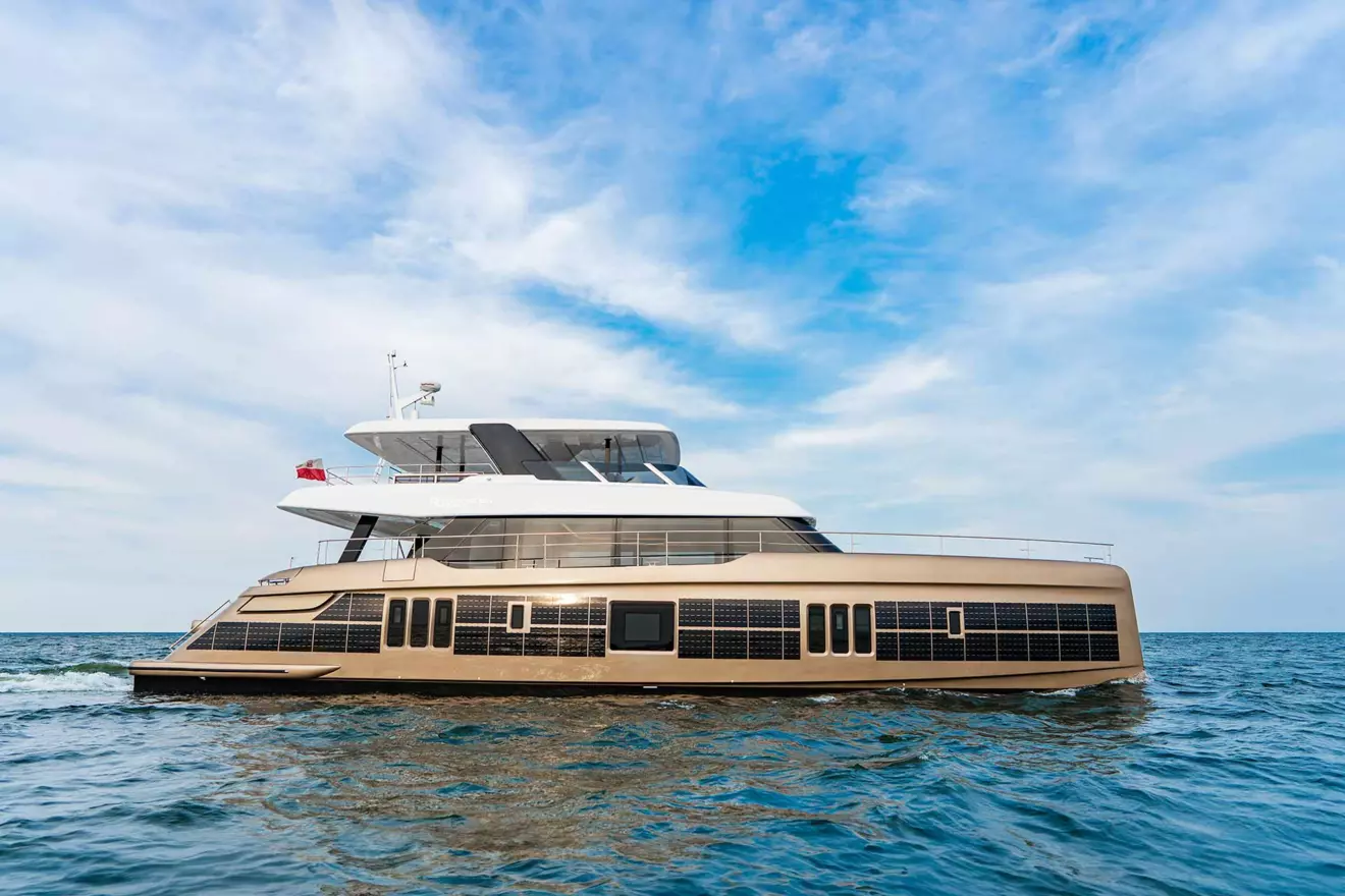 60 Sunreef Power Eco yacht