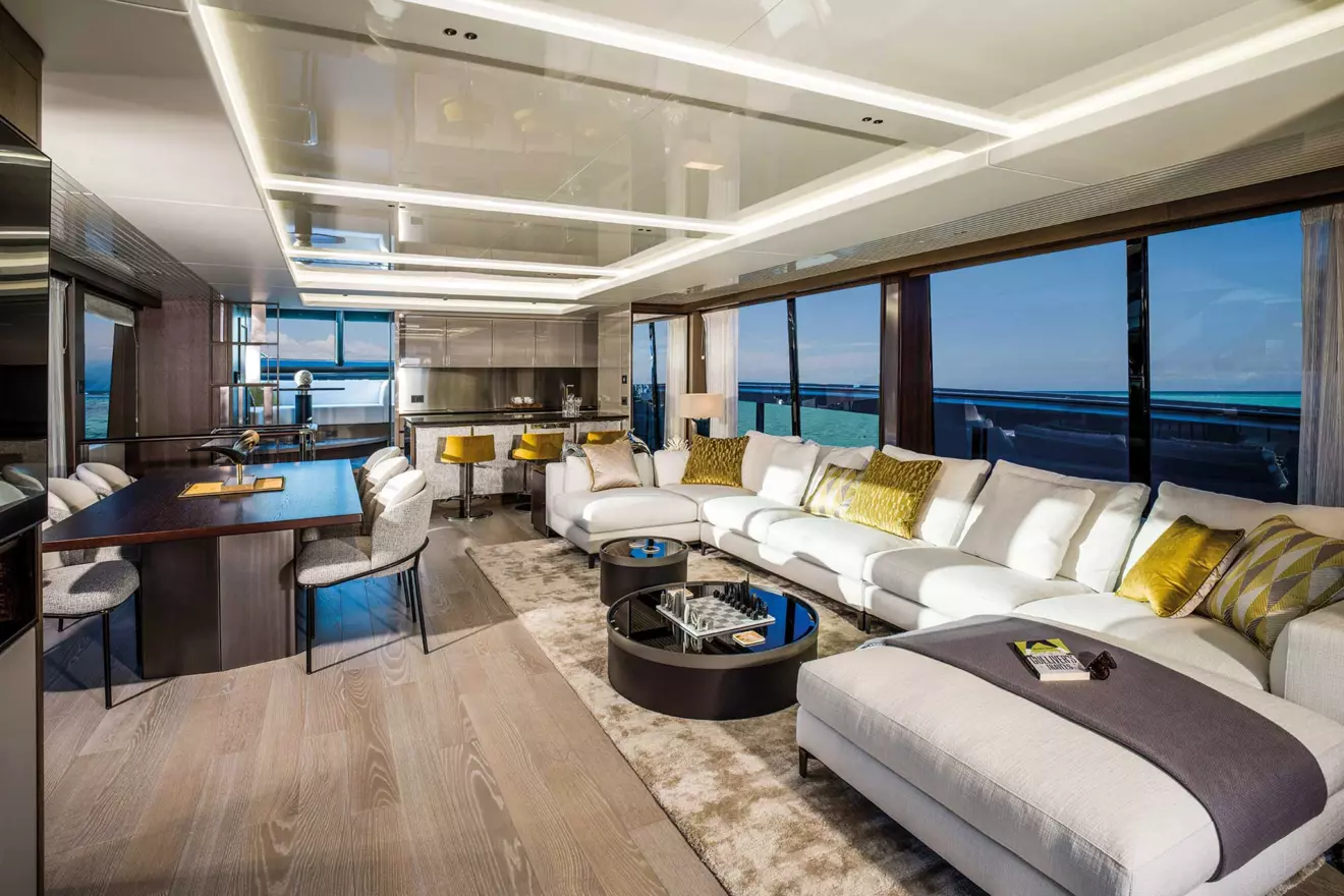 Sunseeker 90 Ocean salon
