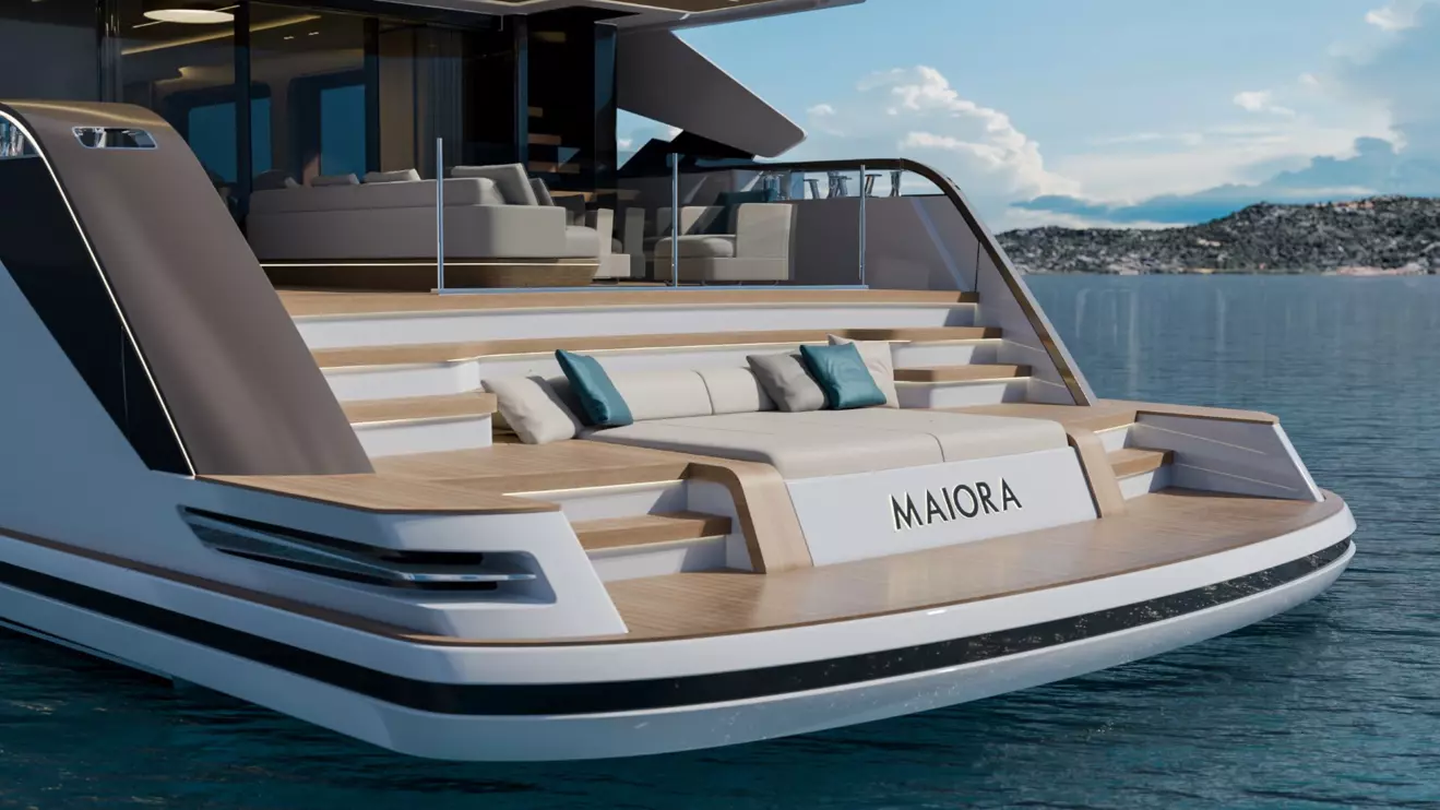 Maiora M|30 aft beach area