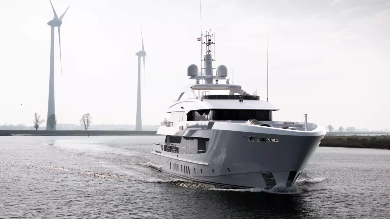 Serena sailing front