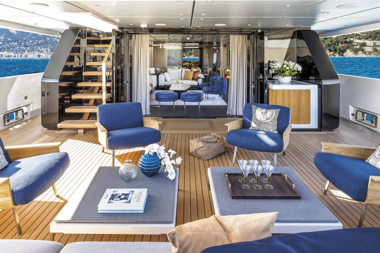 custom line 140 aft deck