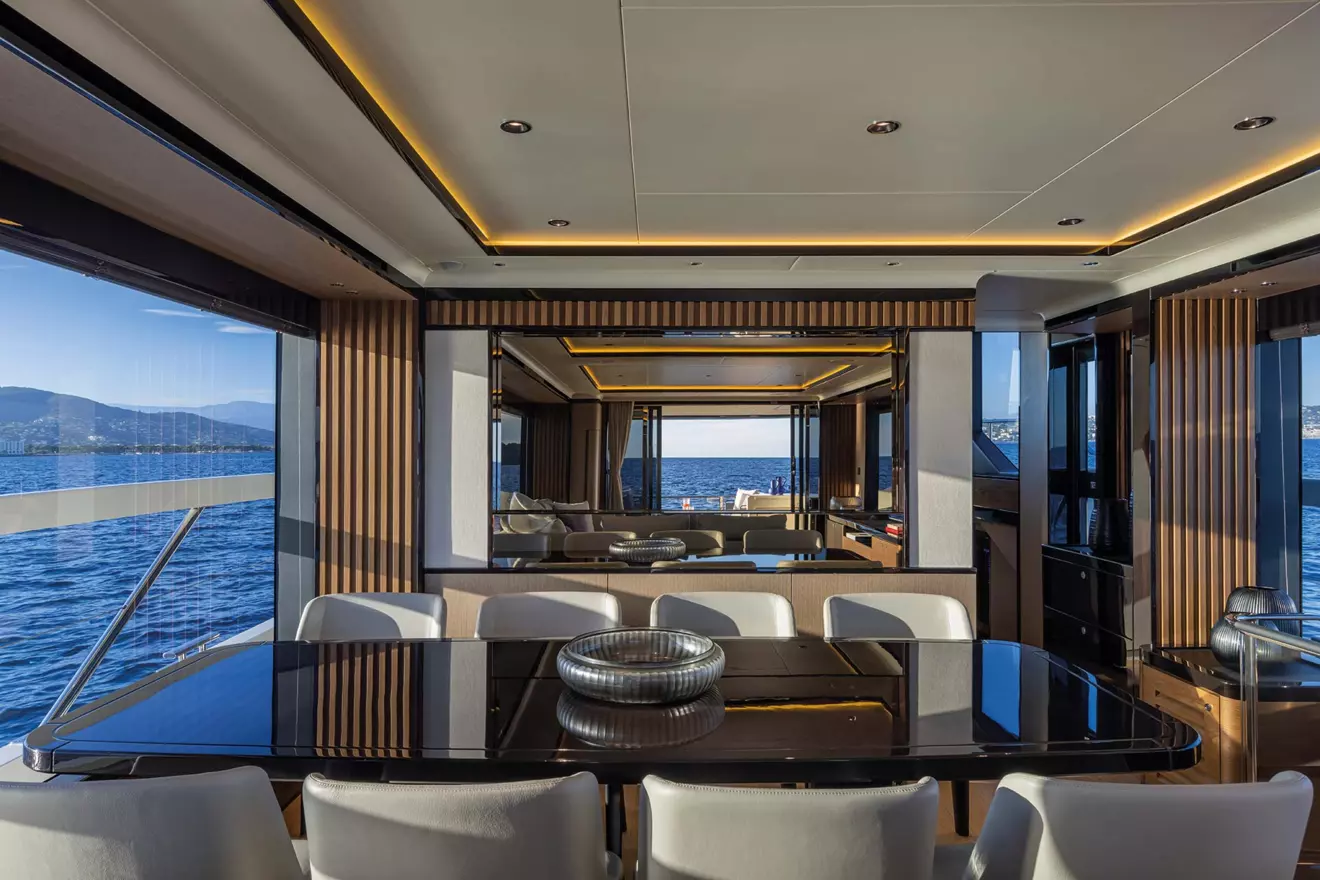 absolute navetta 75 dining area