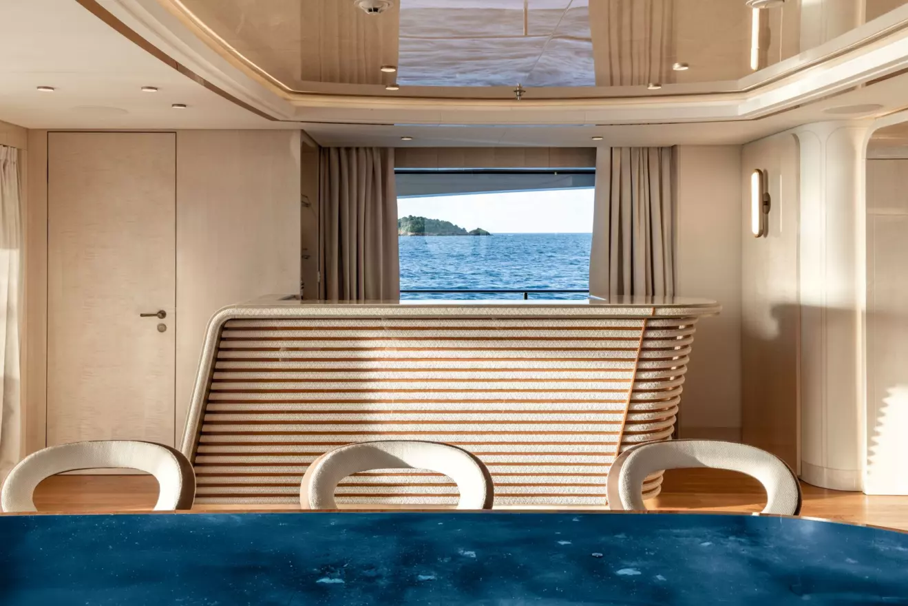 Custom-designed American bar on M/Y Amor &agrave; Vida made from marine rope plaster casts