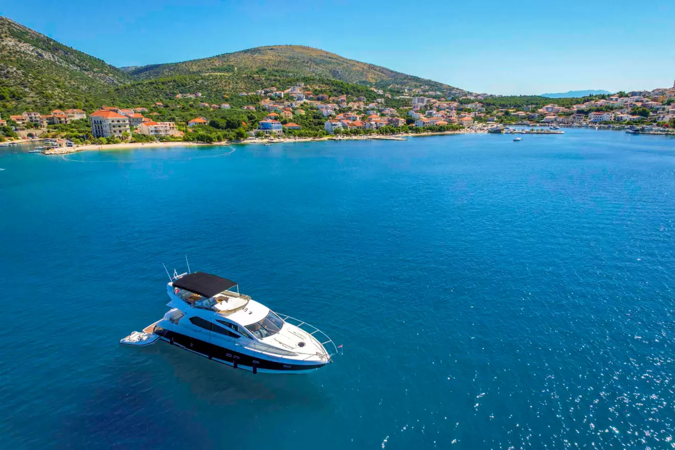 Luxury yacht 2 Drunk from the air
