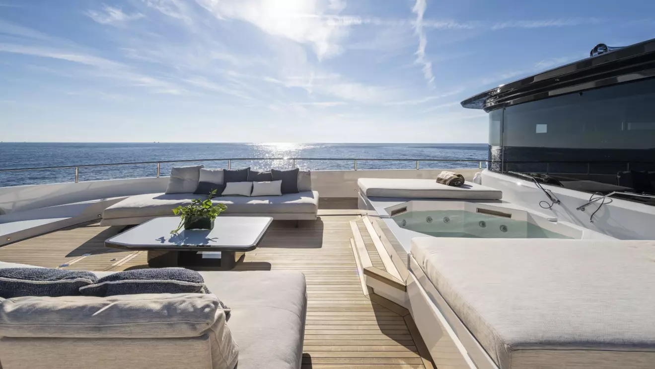 Maiora 36 Exuma - upper deck al fresco salon.jpg