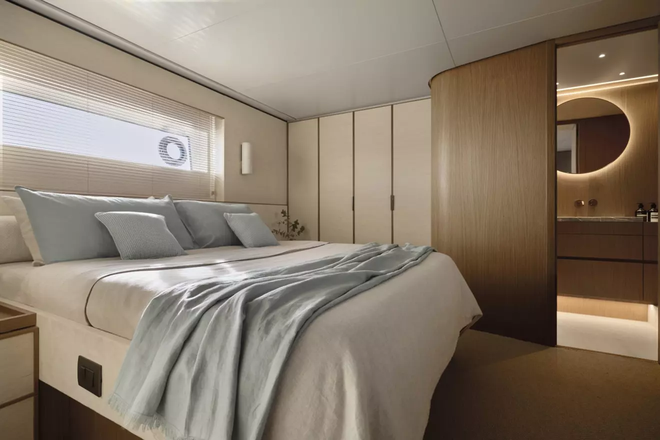 Azimut Seadeck 7_Owner Cabin (1).jpg