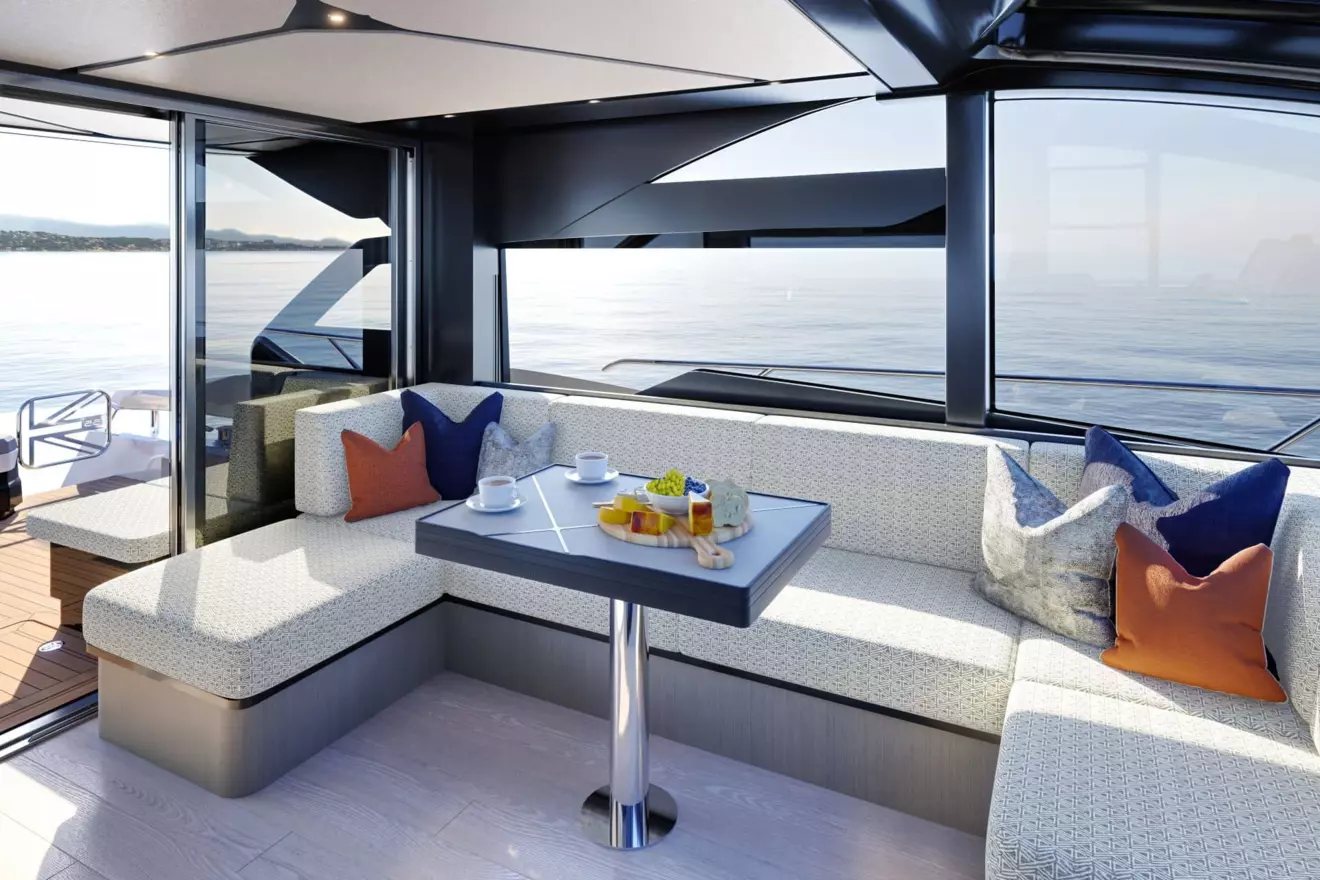 Sunseeker Predator 55 salon