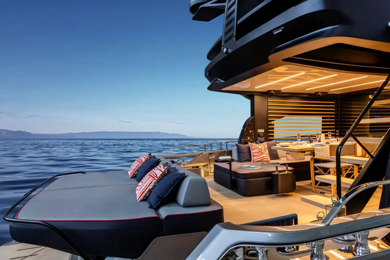 cranchi-sessantasette-67-corsa-stern.jpg