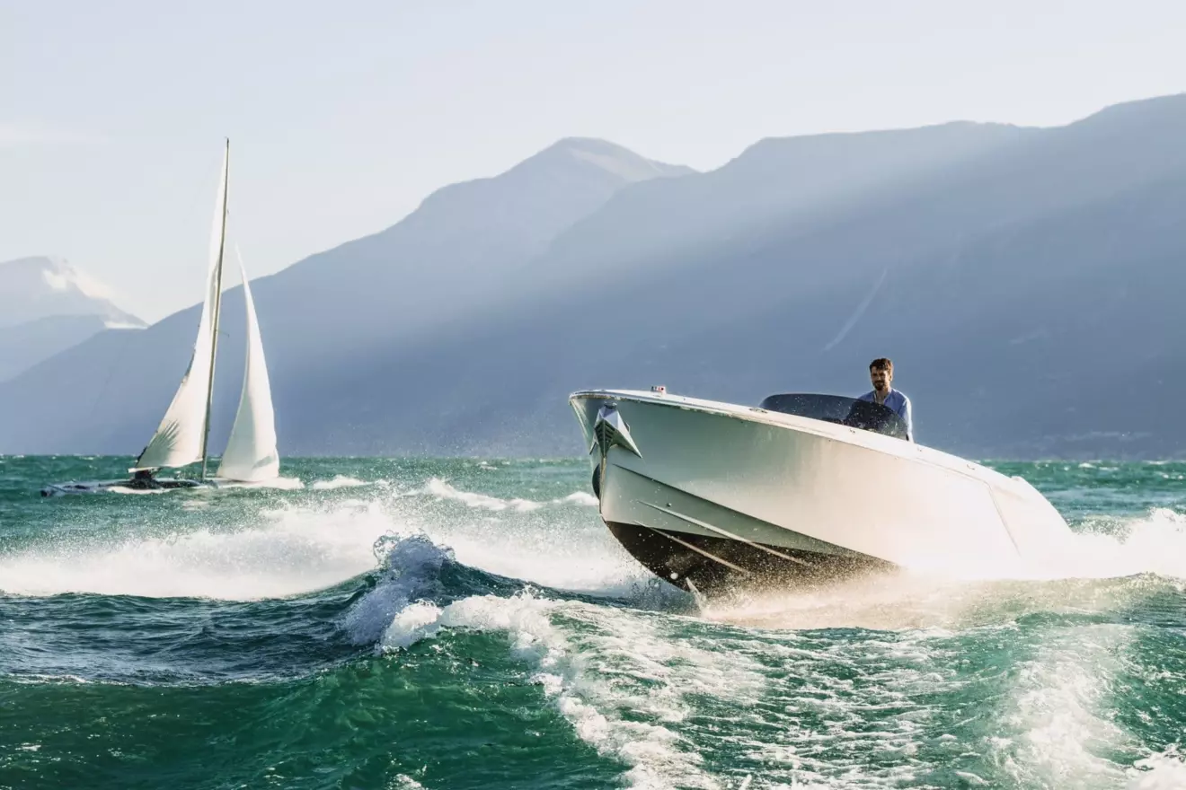 Frauscher x Porsche eFantom electric boat driving