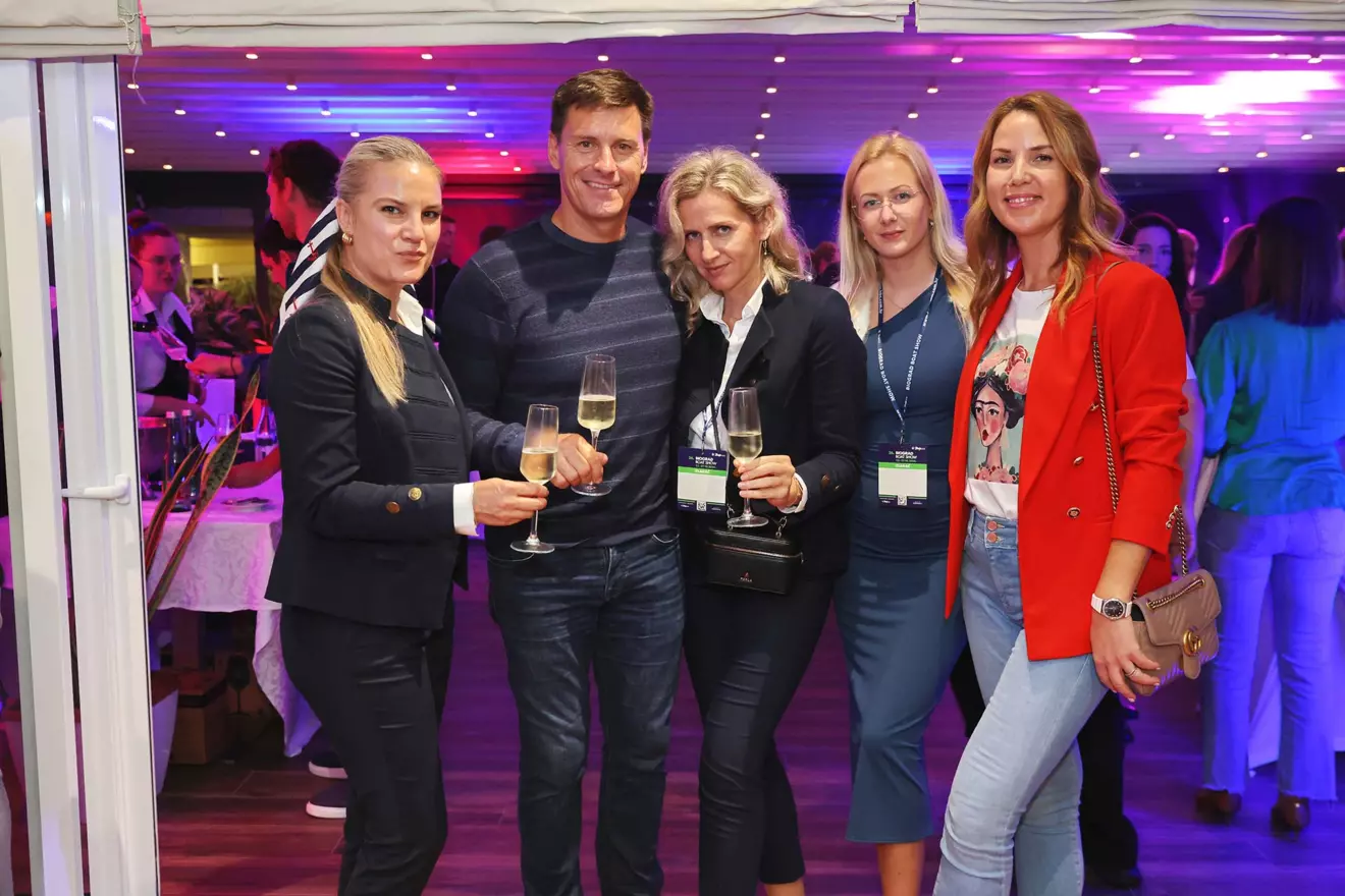 28-aftershow-party-guests.jpg