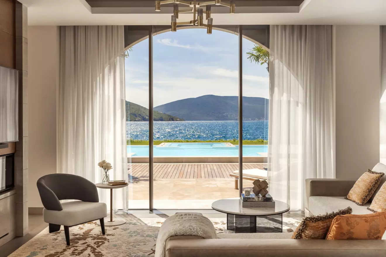 OneOnly-Portonovi-VillaTwo-Livingroom-Pool-View-02.jpg
