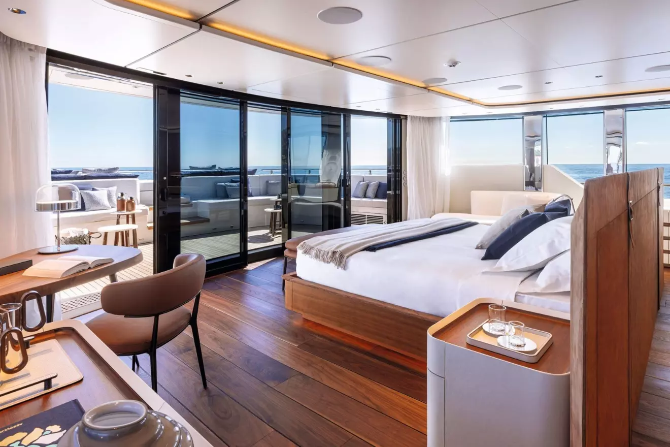 Custom Line Navetta 50 owner room