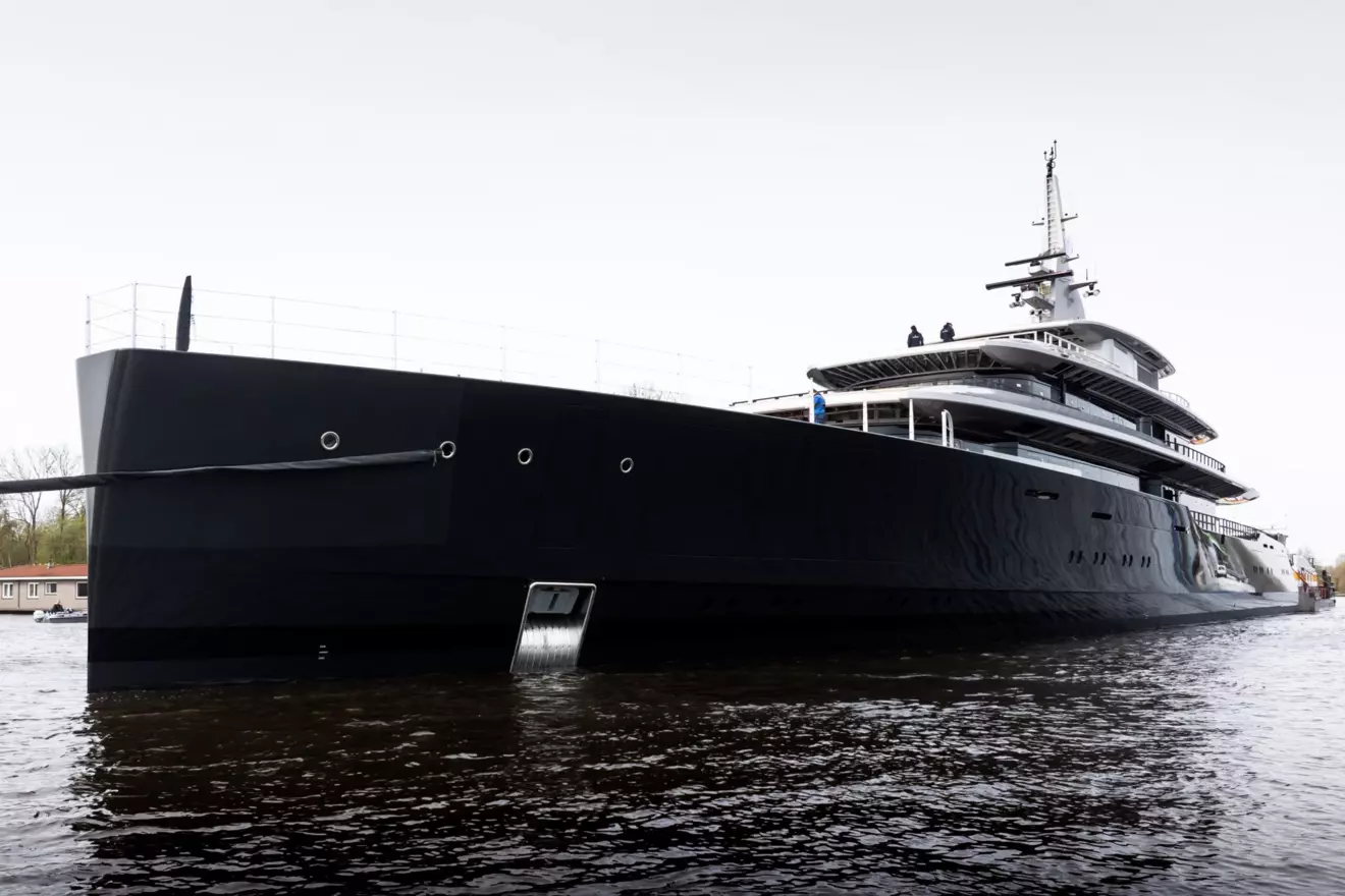 Feadship Project 826 - front view.jpg