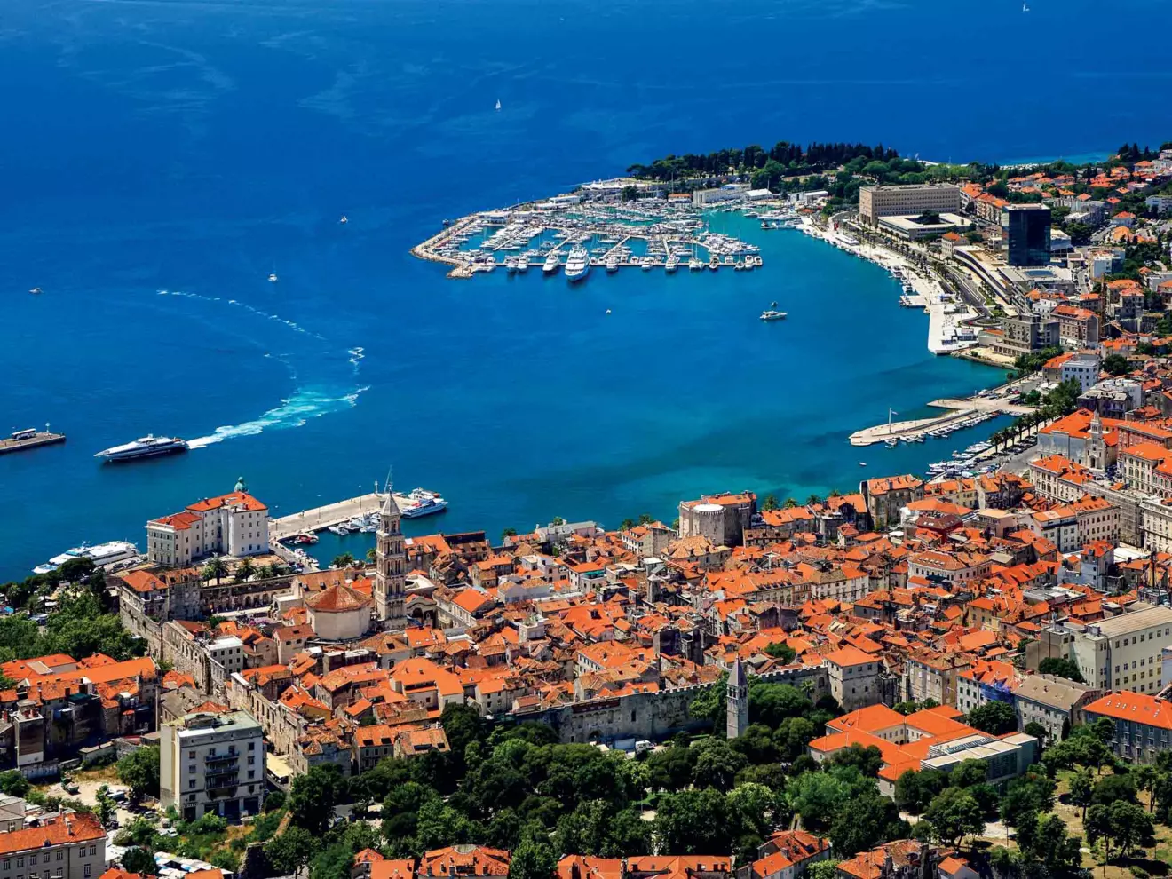 split-city-aerial-sea-view-mobile.jpg