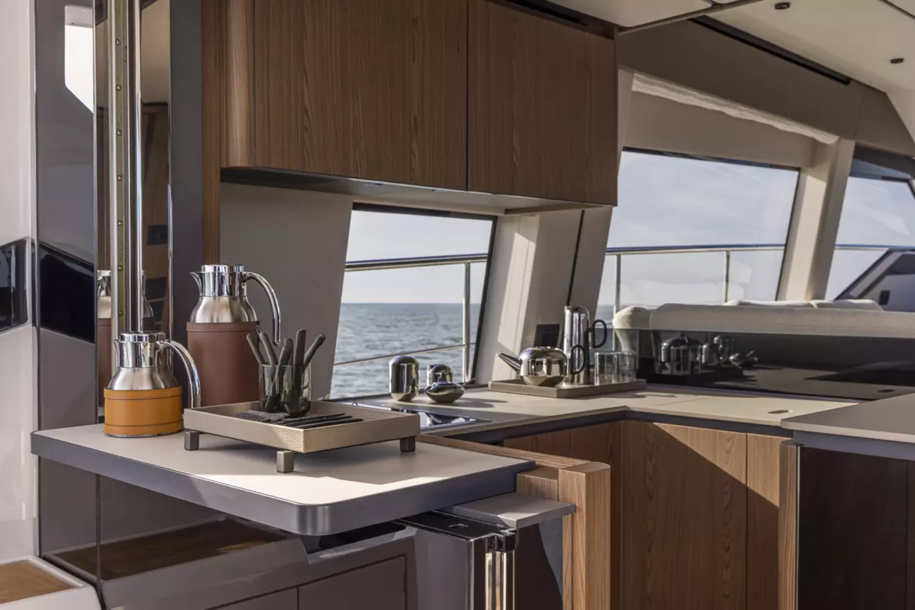 ferretti-580-kitchen-00.jpg