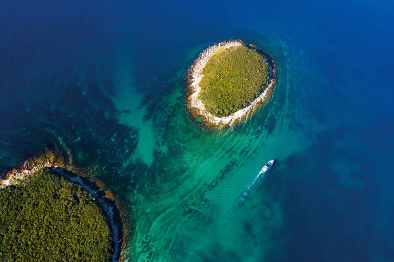 luxury yacht crusing croatia
