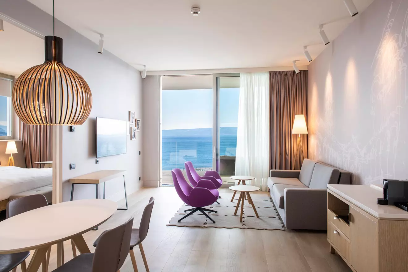 radisson-blu-hotel-Premium-Suite-00.jpg