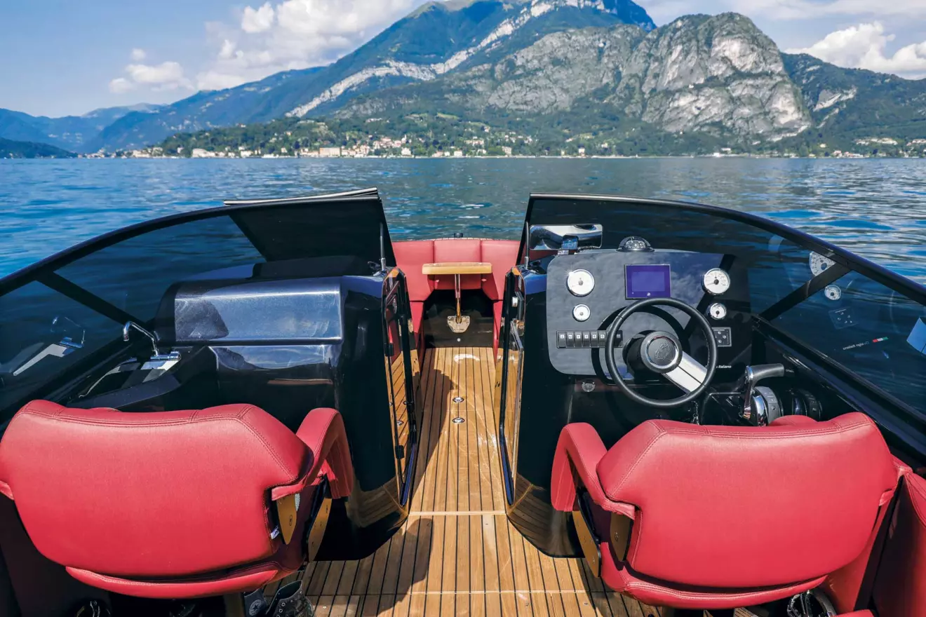Cranchi E26 Rider cockpit