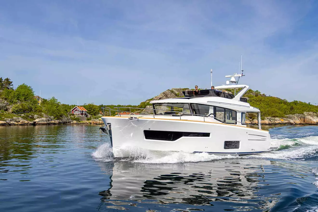 nimbus flybridge yacht